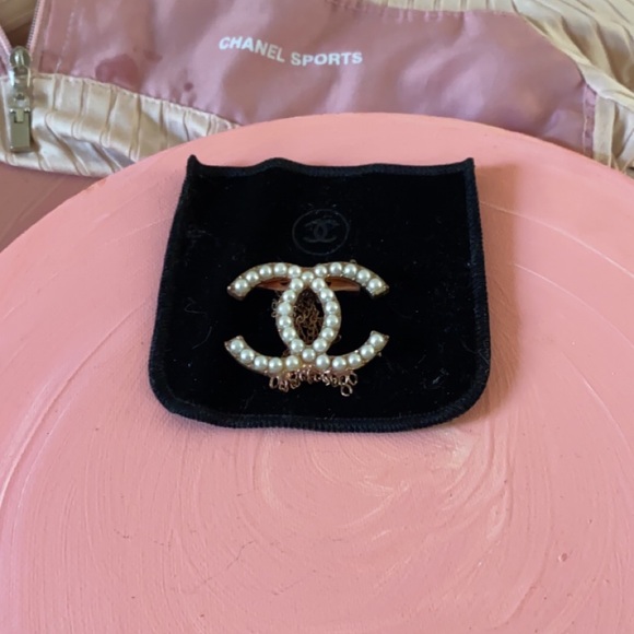 estate find pearl and rose gold brooch